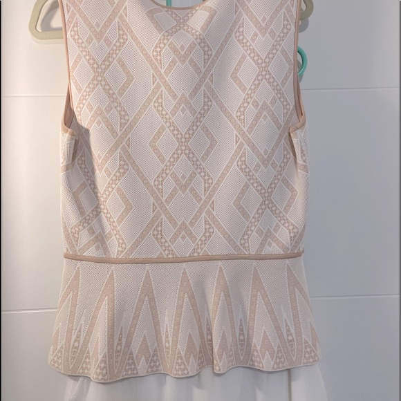 Large BCBGMAXAZRIA Gardenia top with bottom detail flair. Pink - Picture 13 of 17